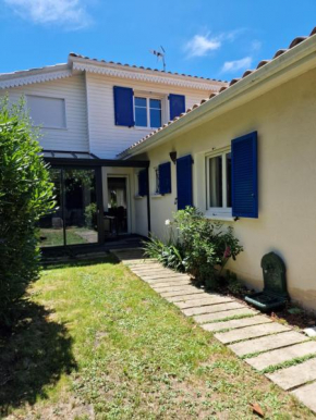 Jolie maison de vacances avec jardin et garage